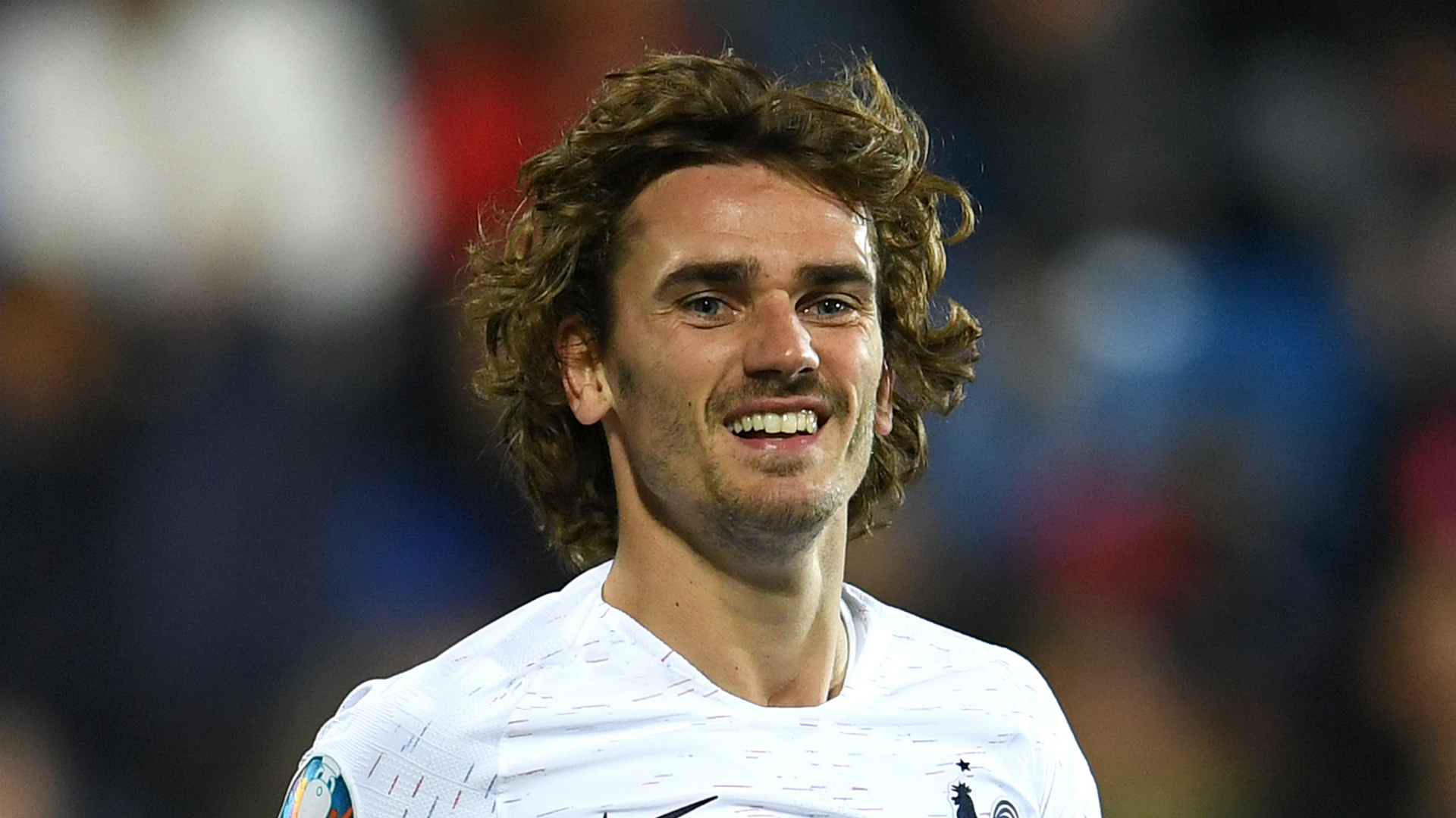 官方巴塞罗那以12亿欧元从马德里竞技签下格里兹曼