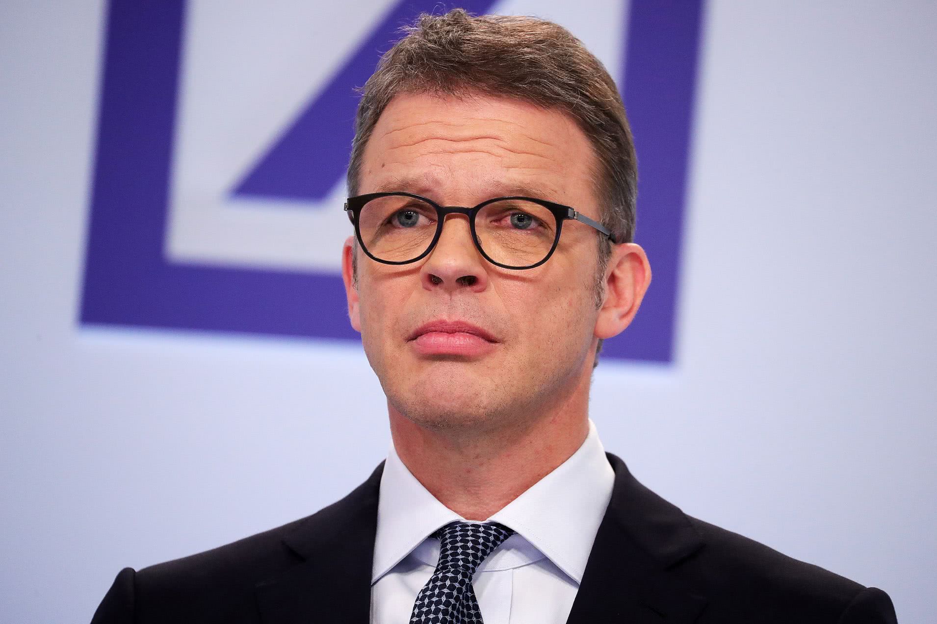 ceo大怒德意志银行巨亏大量裁员高管仍在订购万元西装