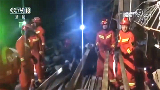 云南商场楼层坍塌 事故原因还在调查中