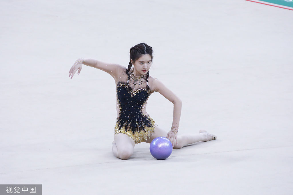 偶像群星花式解锁体育技能 朱正廷武姿超凡,曾淇站立一字马