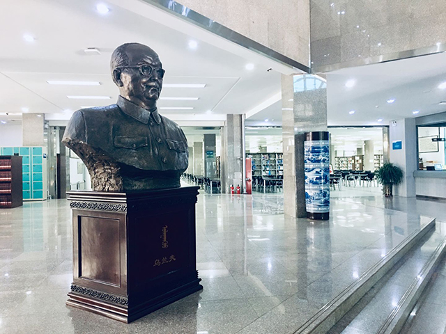  ��2003��8�£�������ͭ�������ɹŴ�ѧͼ���һ¥������ɡ�