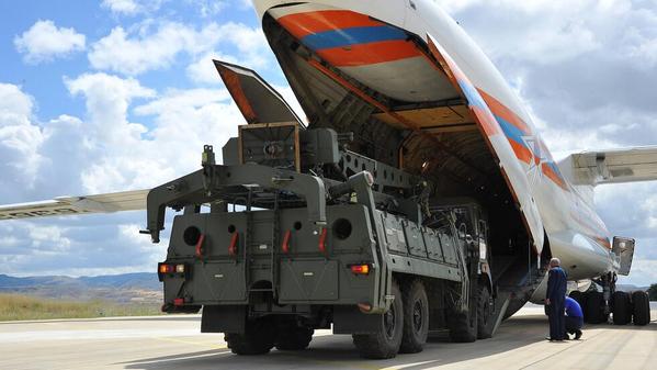 （俄罗斯S-400导弹防御系统部分组件，图源：RT）