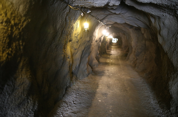 阿依果孜矿洞内部,温度接近零度.范凌志摄