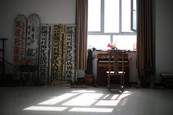 巴哈提別克&middot;加斯木汗的收藏室。范凌志攝