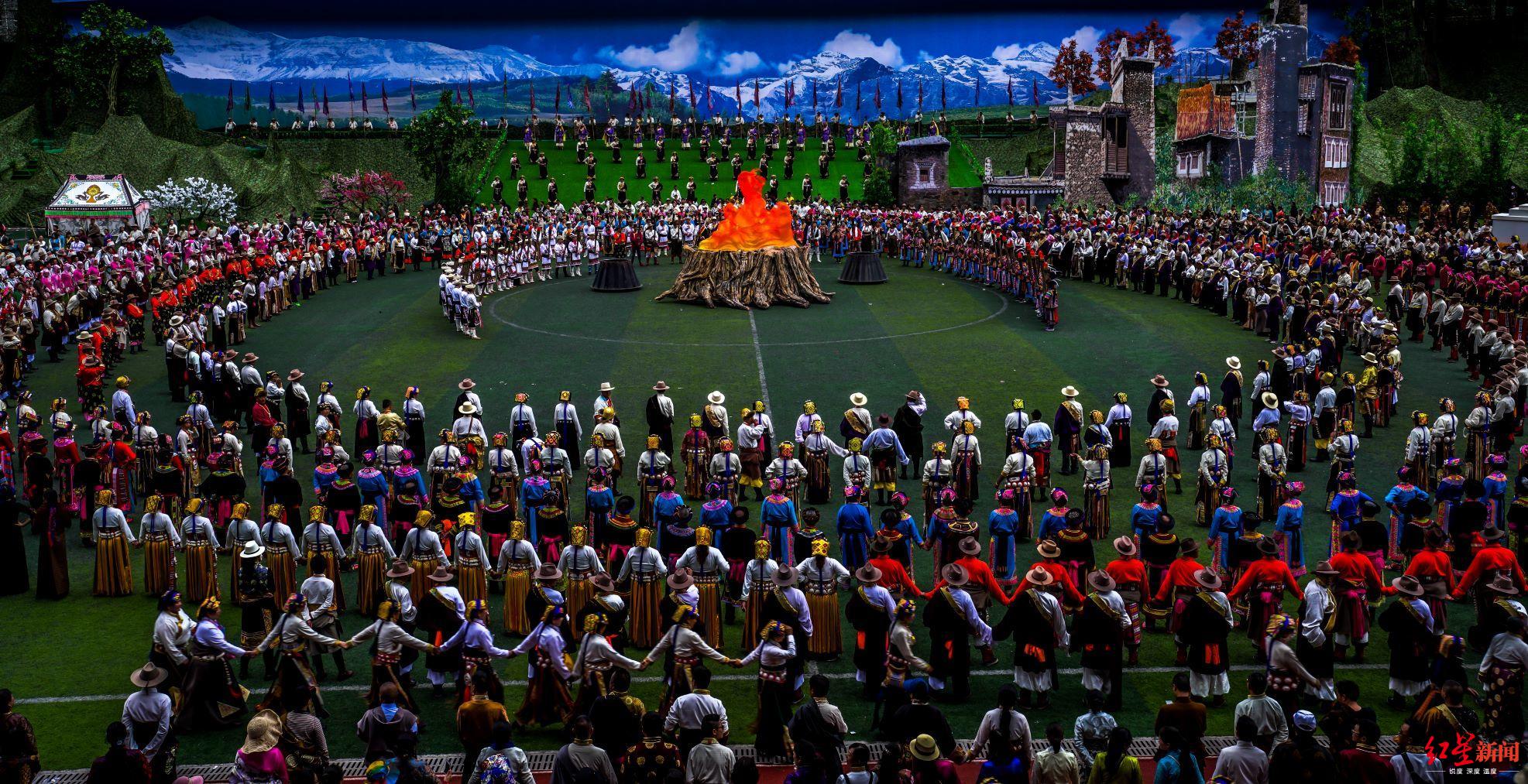 奔放热烈的锅庄舞红星新闻记者 王明平 图片和视频据马尔康市旅游局