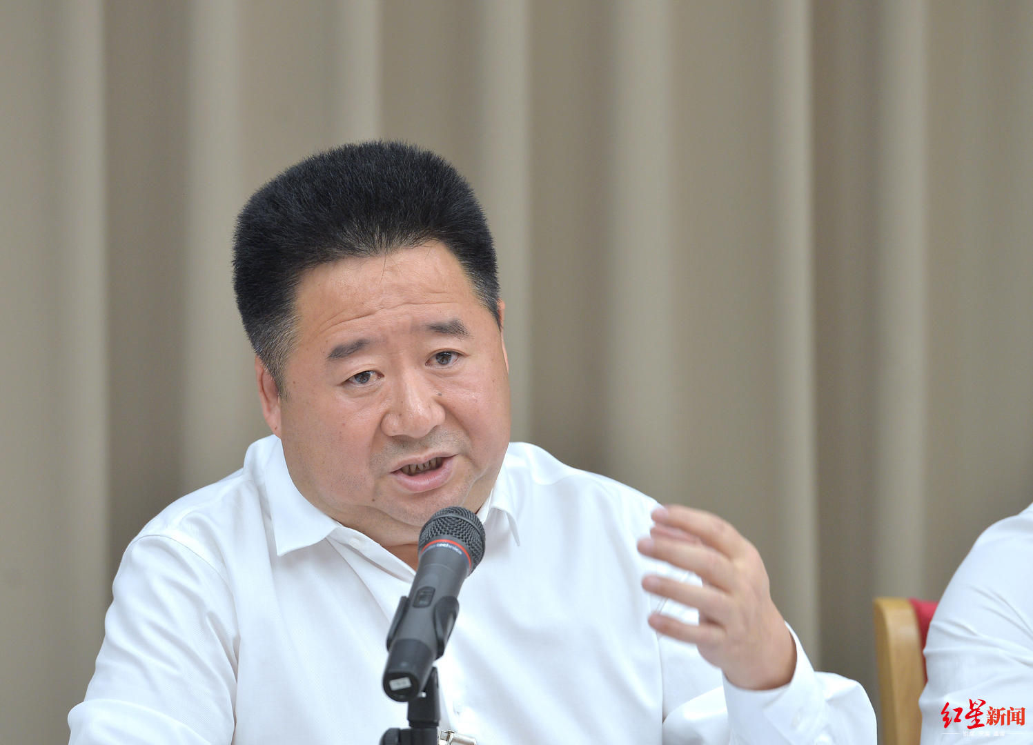 红星新闻记者采访了成都市东部新城办主任张瑛,集中解答了市民对于