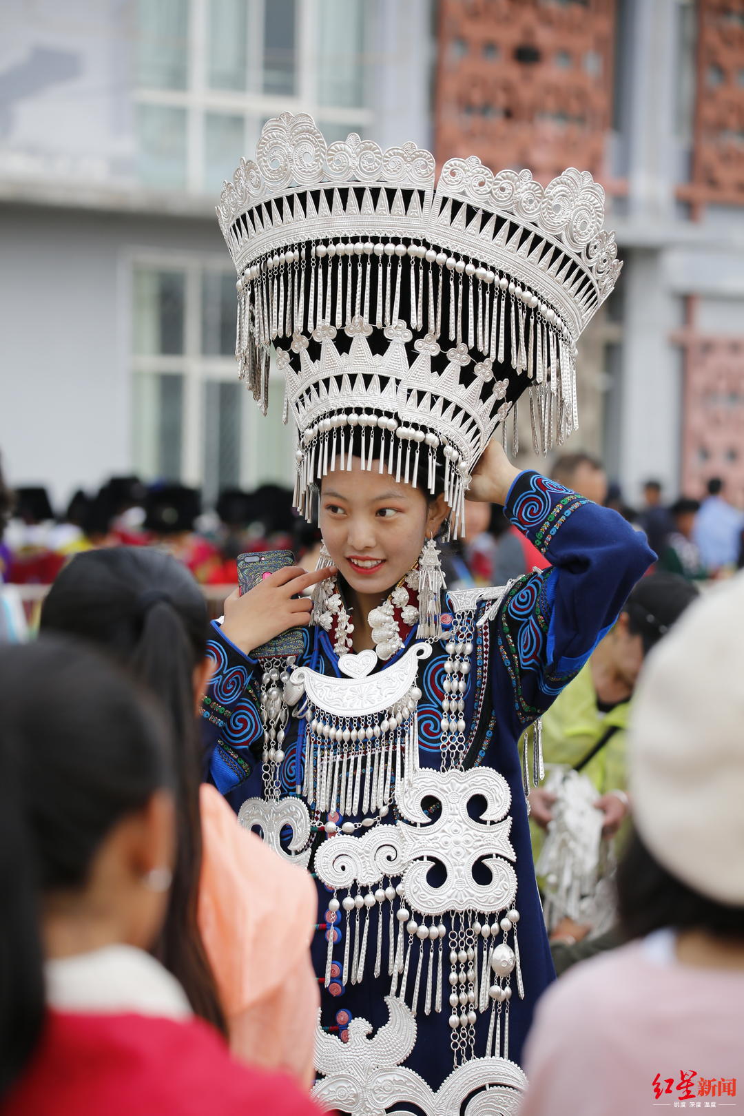 壮观凉山布拖火把节开幕千人打黄伞表演朵洛荷
