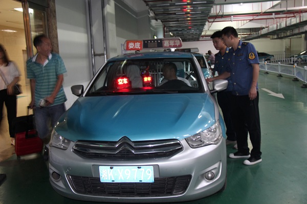 湖南高铁娄底南站出租车营运秩序持续改善图