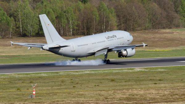 俄运输机紧迫往复伊朗特朗普思虑好久迟迟不敢按下动武按钮