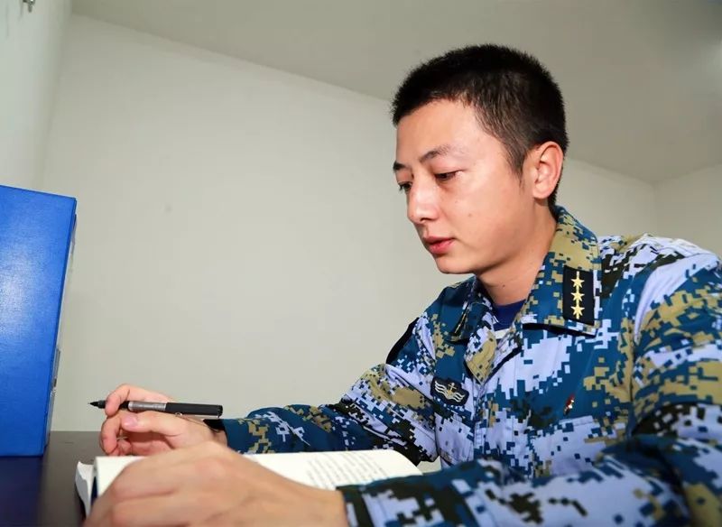 海军上尉报名去南沙上过战场的爷爷和父亲这样说