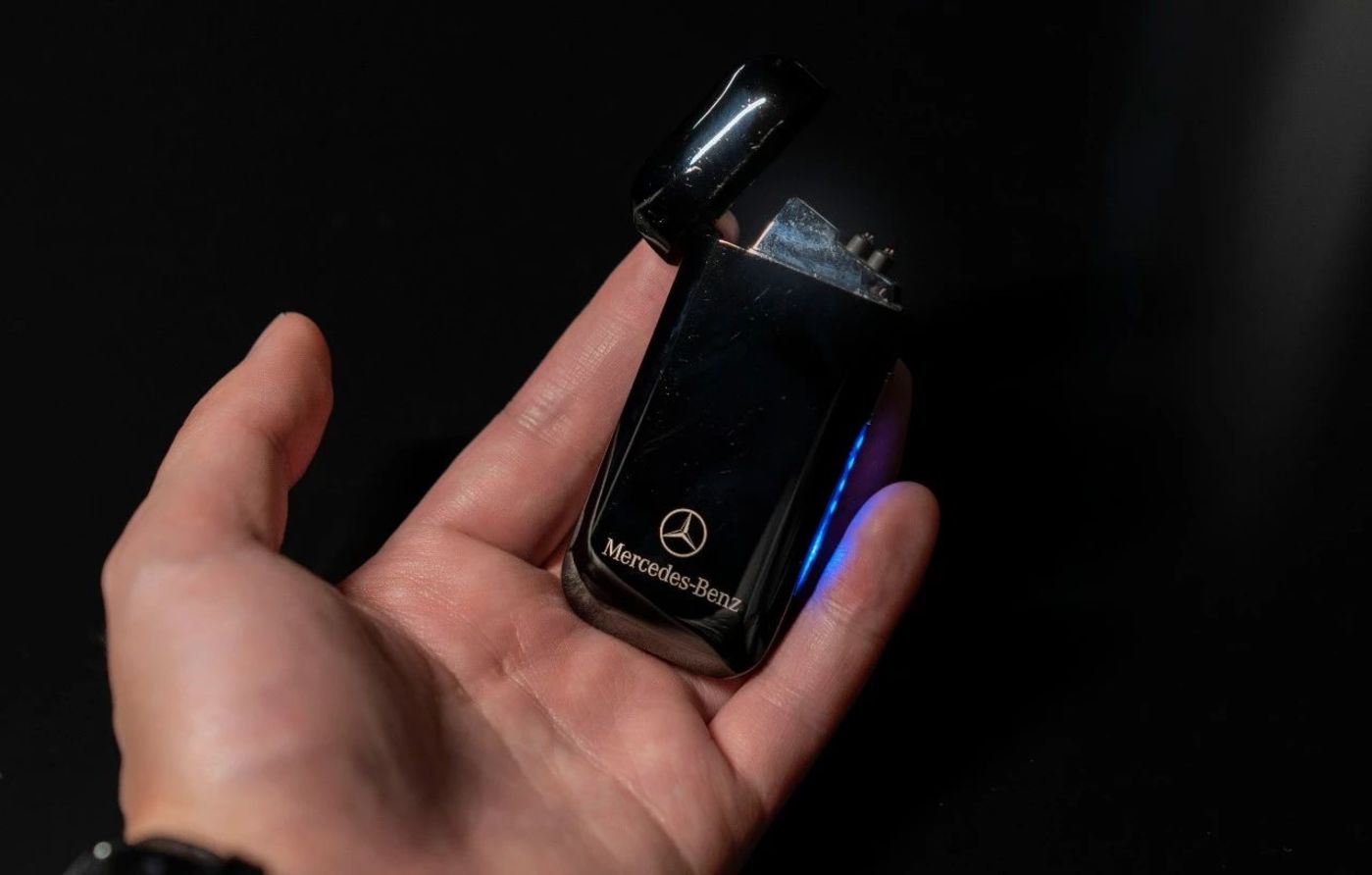 梅赛德斯奔驰出了款打火机