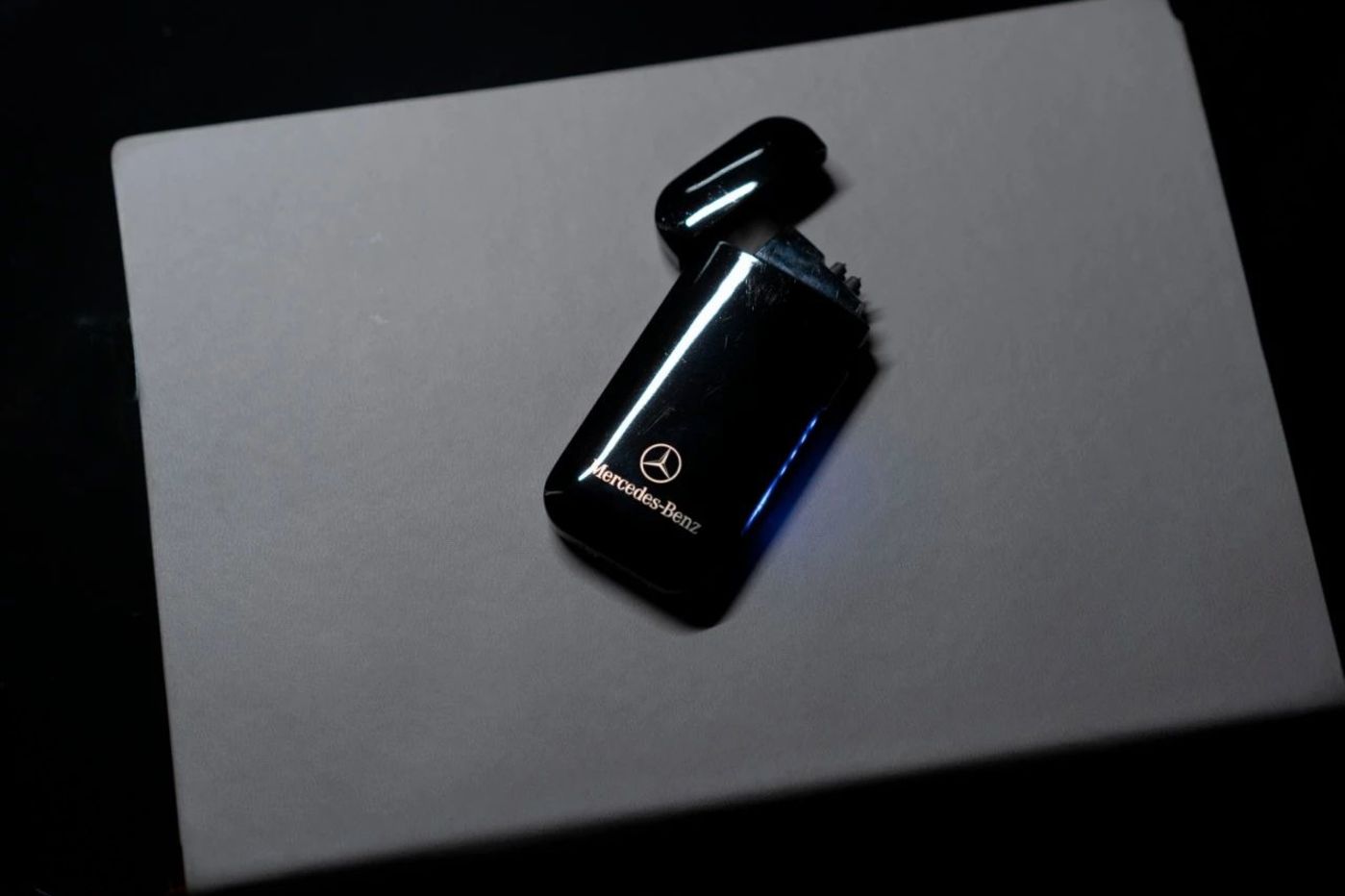 梅赛德斯奔驰出了款打火机