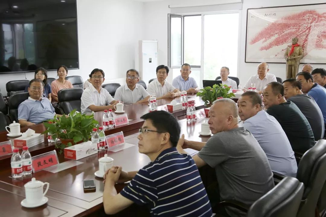 7月26日,山西省稷山中学校长王宇率"圆梦助学金"获得学生代表及学校