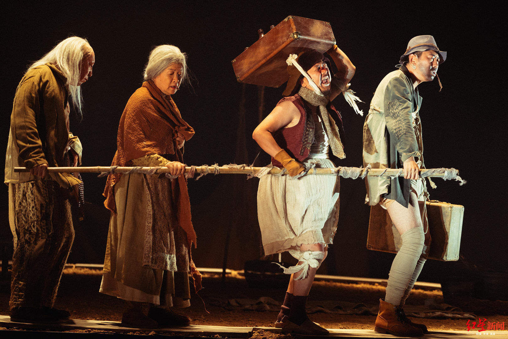 问候“甲骨文发现者” 原创话剧《问骨》登台