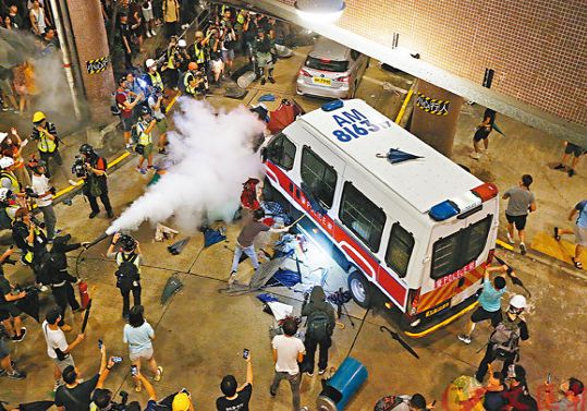暴徒火攻警署,举"港独"旗 防暴警多路镇暴拘捕一批暴徒|尖沙咀|旺角