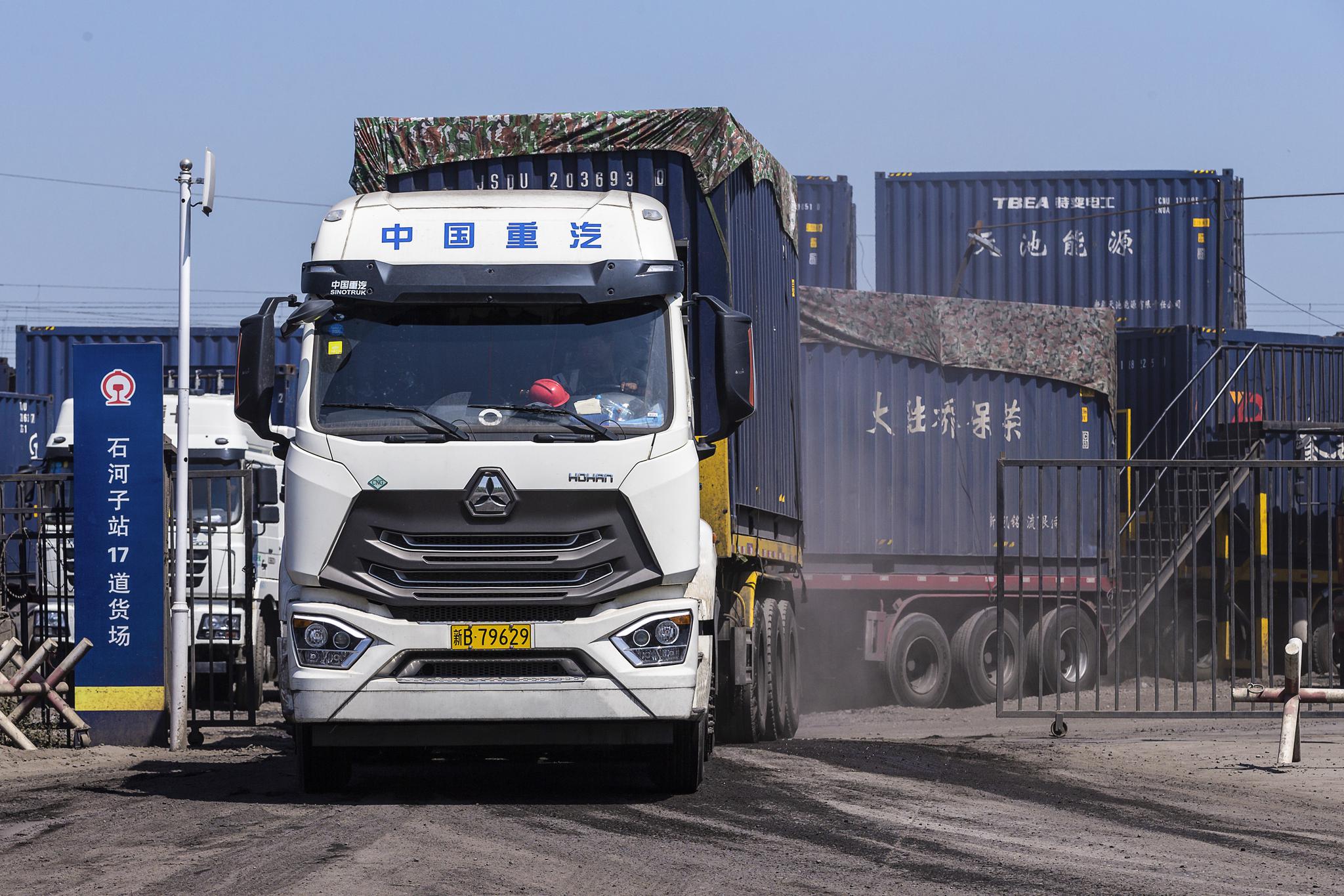 中国重汽豪瀚lng卡车穿越西域九州行