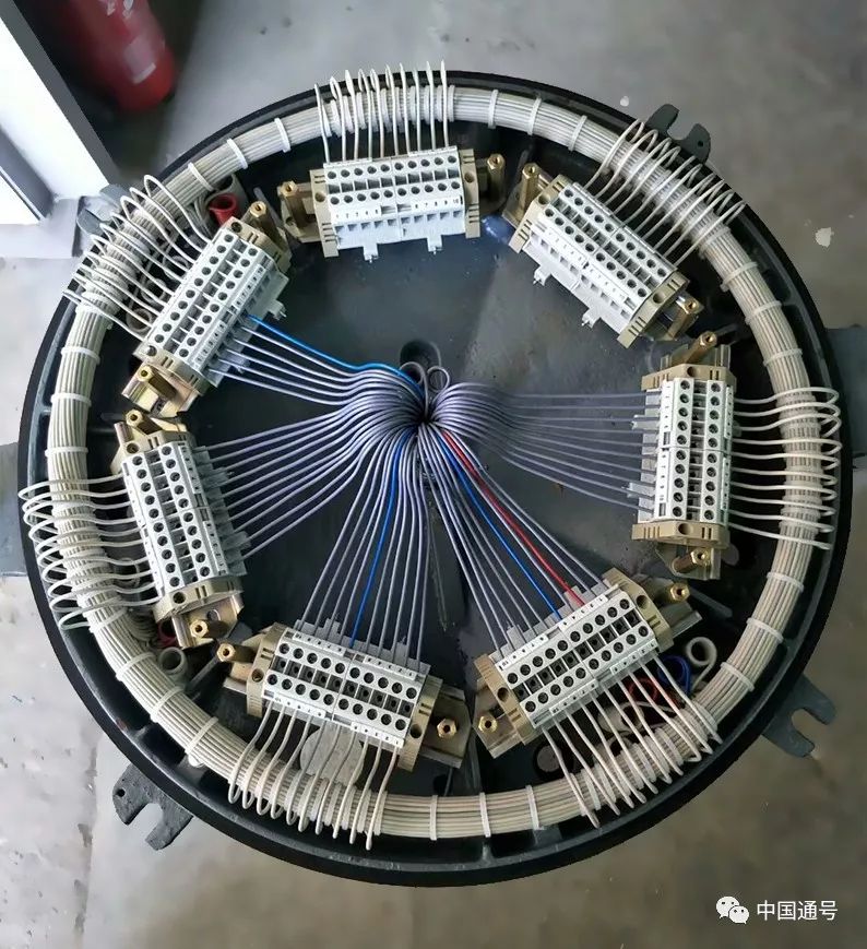 方向盒配线室外配线箱中塞友谊在匈塞铁路项目部,中塞友谊亦是亲如一