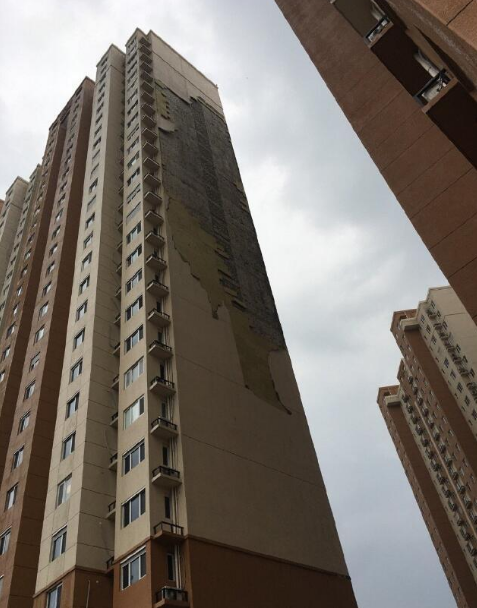 李岩刚刚上位董事长首开股份旗下项目墙皮大面积脱落 手机新浪网