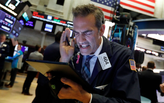 尽管今年以来,美股迭创新高,但华尔街不少金融机构交易员却在担心自己