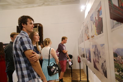 驻斯洛伐克使馆为赴华留学生举办电影招待会