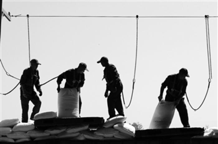 装卸工的安全生命线