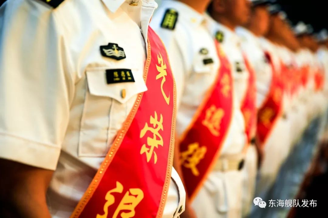 们先后举行2019年度军官退役仪式近日,东部战区海军机关和各部队如今