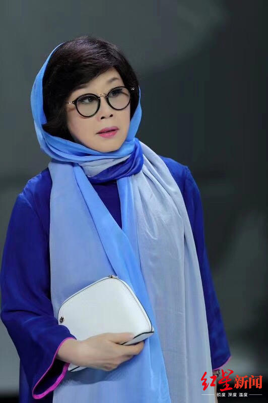 从师父王永梭到自己与沈伐等,再到叮当,王磊,钟燕平,吴丹等青年演员