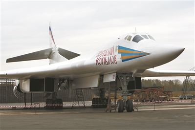 俄战略轰炸机抵近美国演练战术