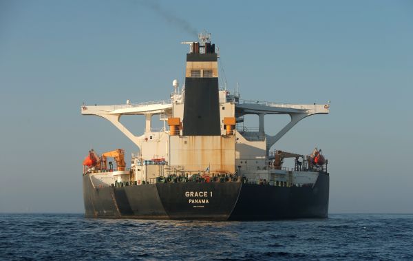 伊朗油轮“格雷斯1号”15日停泊在直布罗陀附近海域（路透社）