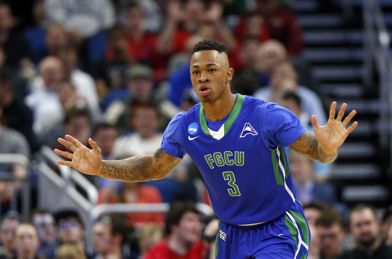 公鹿將與落選秀悍將簽下Exhibit 10合同-黑特籃球-NBA新聞影音圖片分享社區