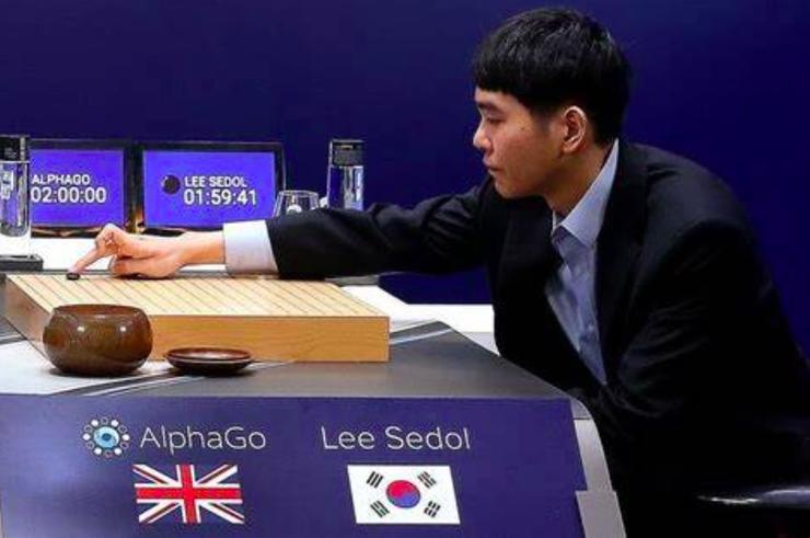 上图为 AlphaGo 与李世石对战