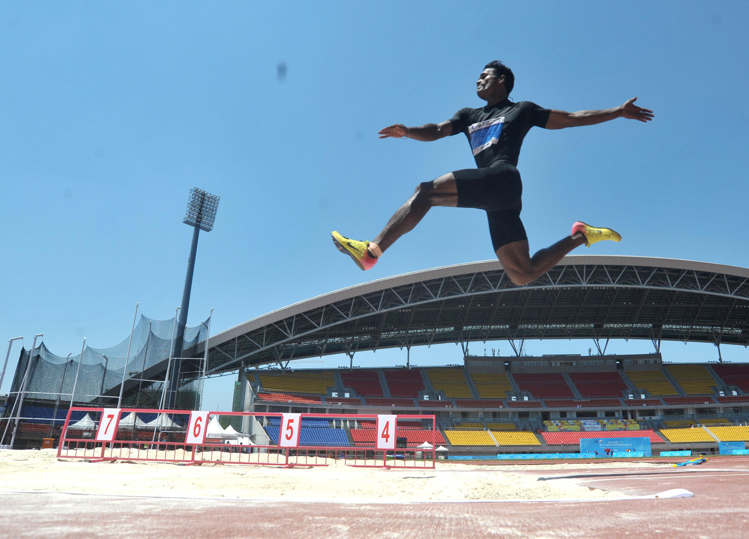 成都市体育局副局长高伟认为,不同的项目,持