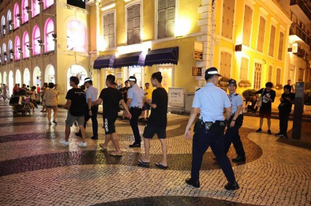 7人被警方带走(来源:香港大公报)