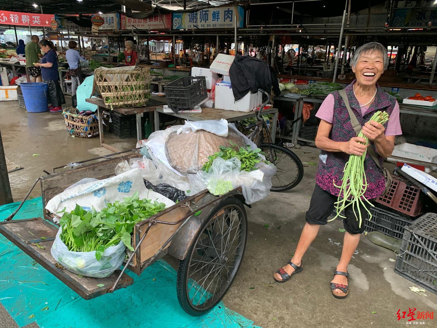 卖菜婆婆骑了25年价值50元的三轮车丢了惊动了5个民警
