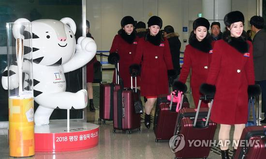  2018年2月，朝鲜啦啦队抵达韩国。（韩联社）