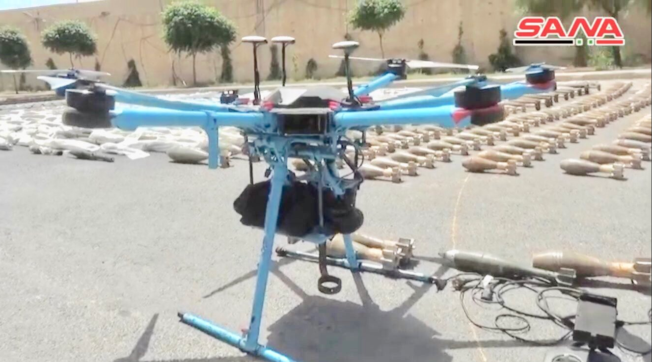 　政府军缴获的无人机和反坦克导弹，迫击炮弹 图源：SANA