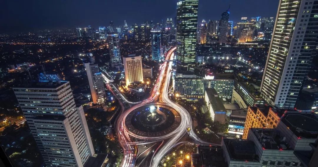  图为雅加达夜景（图片来源于网络）