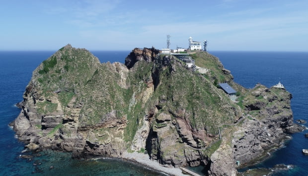 韩国特种兵:现场画面公开 韩国独岛演习首次出动陆军特种兵 资料图:独岛(日本称竹岛)
