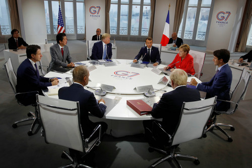 七国集团领导人8月25日在法国比亚里茨出席峰会（路透社）