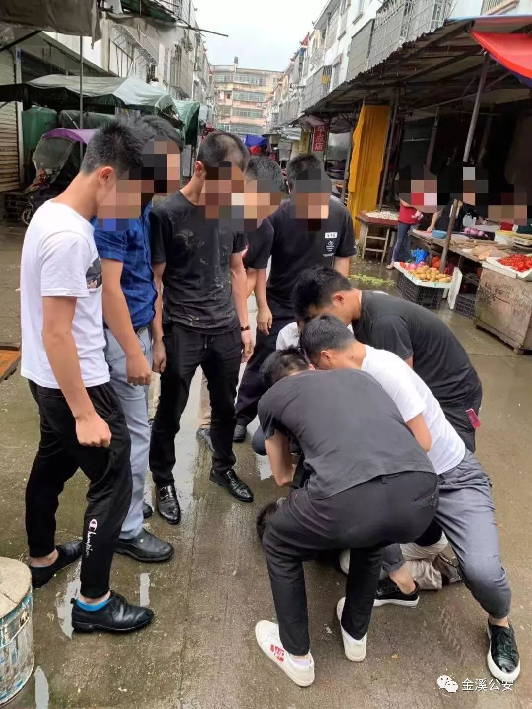 金溪警方利刃出鞘 抓获22名逃犯(图)_新浪江西_新浪网