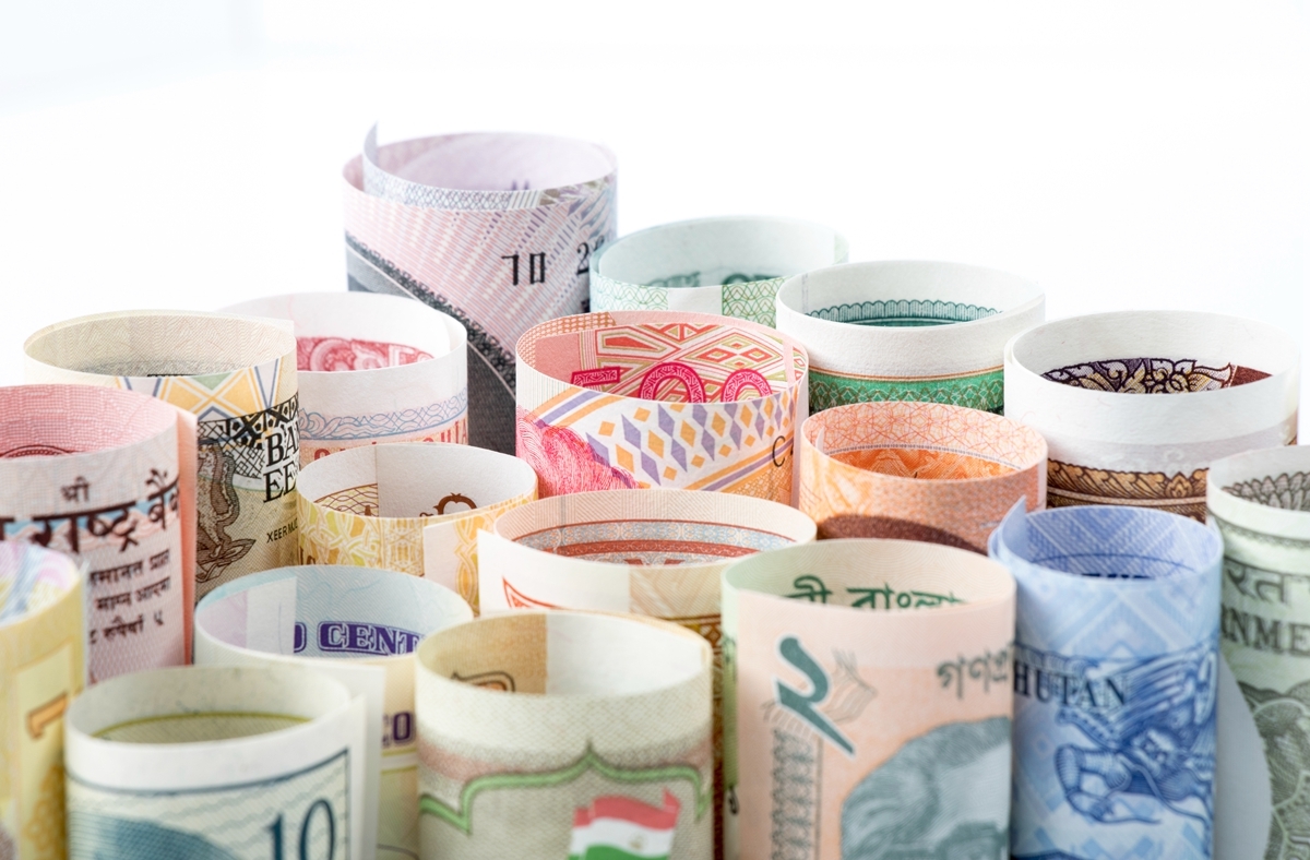 泰铢今年亚洲最强！经济下滑泰政府：先发红包