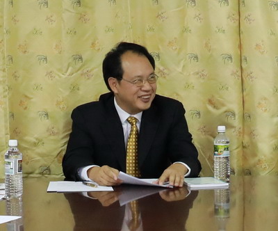 驻格林纳达大使赵永琛与格赴华留学生座谈