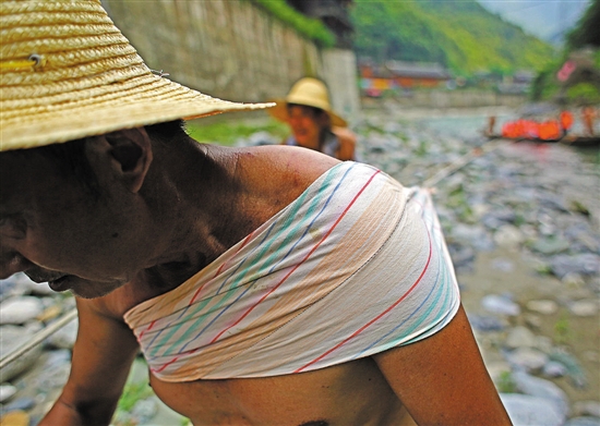 三峡边最后的纤夫