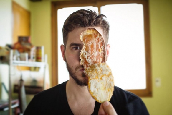 英国艺术家ps恶搞图赏 吃的用的我p一下自己就给你送来!