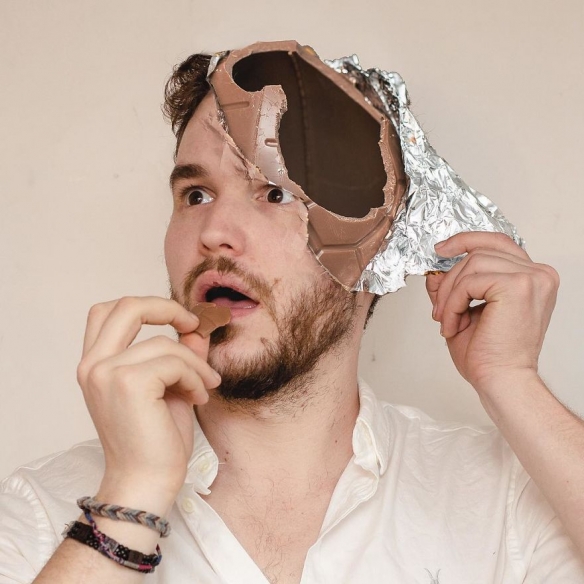 英国艺术家ps恶搞图赏 吃的用的我p一下自己就给你送来!