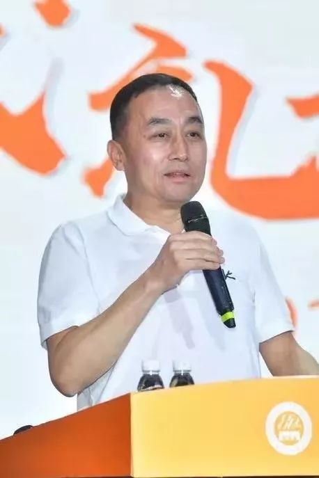 据悉,吴向东现为华夏幸福联席董事长,首席执行官暨总裁.