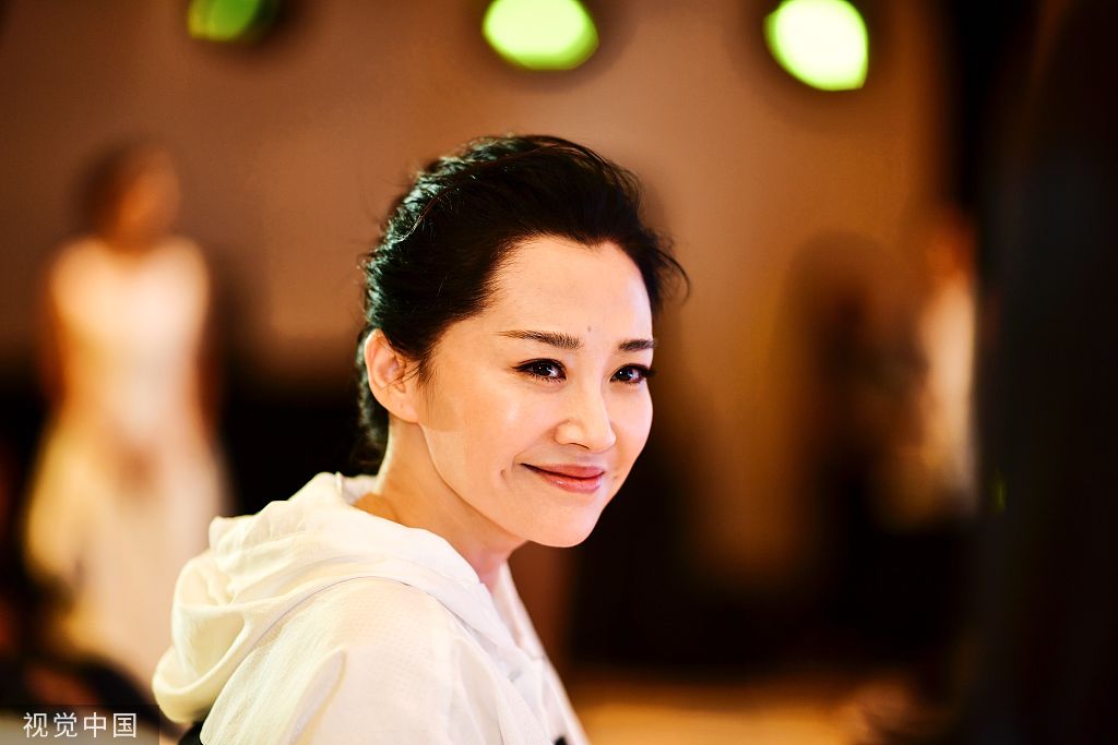 侧颜杀许晴代言北马活力满满02丸子头减龄微笑迷人