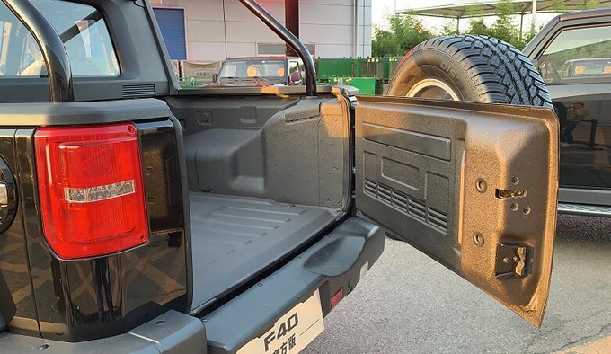 北京越野皮卡F40魔方版正式上市 售价14.98万元