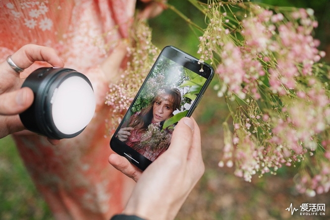 给iphone 11装上闪光灯 拍摄人像无敌手