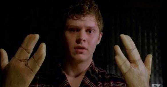 应该会对这个角色"龙虾人"印象深刻,"龙虾人"是第四季《畸形秀》的